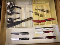 Stainless Measuring Cups & Kitchen Knives