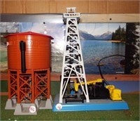 Lionel Lines water tower with No. 455 derrick by