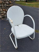 Vintage Style metal lawn chair - white