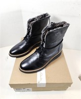 NEW Clark's Women's Boots (Size: 9 1/2)