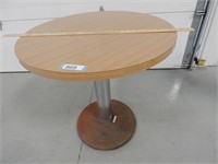 Pedestal table; approx. 30" diam x 30" H