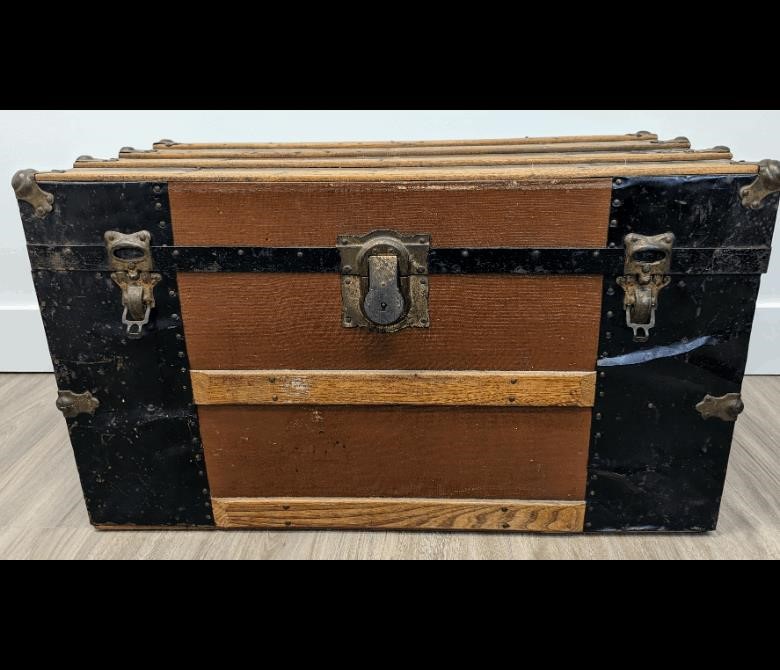 Antique Steamer Trunk w/ Interior Compartment