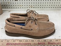 Sperry size 4 1/2m, leather upper