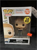 FUNKO MODERN FAMILY MITCH BOBBLE HEAD