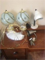 Collection of 4 lamps, brass lamp shade and box