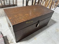 Wooden storage trunk with handles, Measures: 36"W