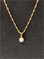 14K lady’s necklace with 14K pendant.