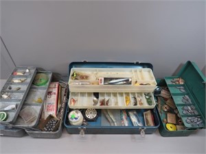 3 Vintage tackle boxes and contents – lures,