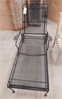METAL LOUNGE CHAIR WITH WHEELS