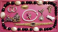 11 pieces lot Vintage Jewelry Pins Pendants