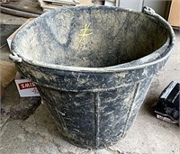 Rubbermaid bucket with screws