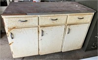 Older primitive workbench