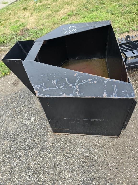3/4 Yard Concrete Bucket for Skidloader New