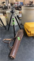 TRIPOD W/ CASE