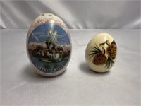 VINTAGE EGG SALT AND PEPPER SHAKERS. CHICAGO AND