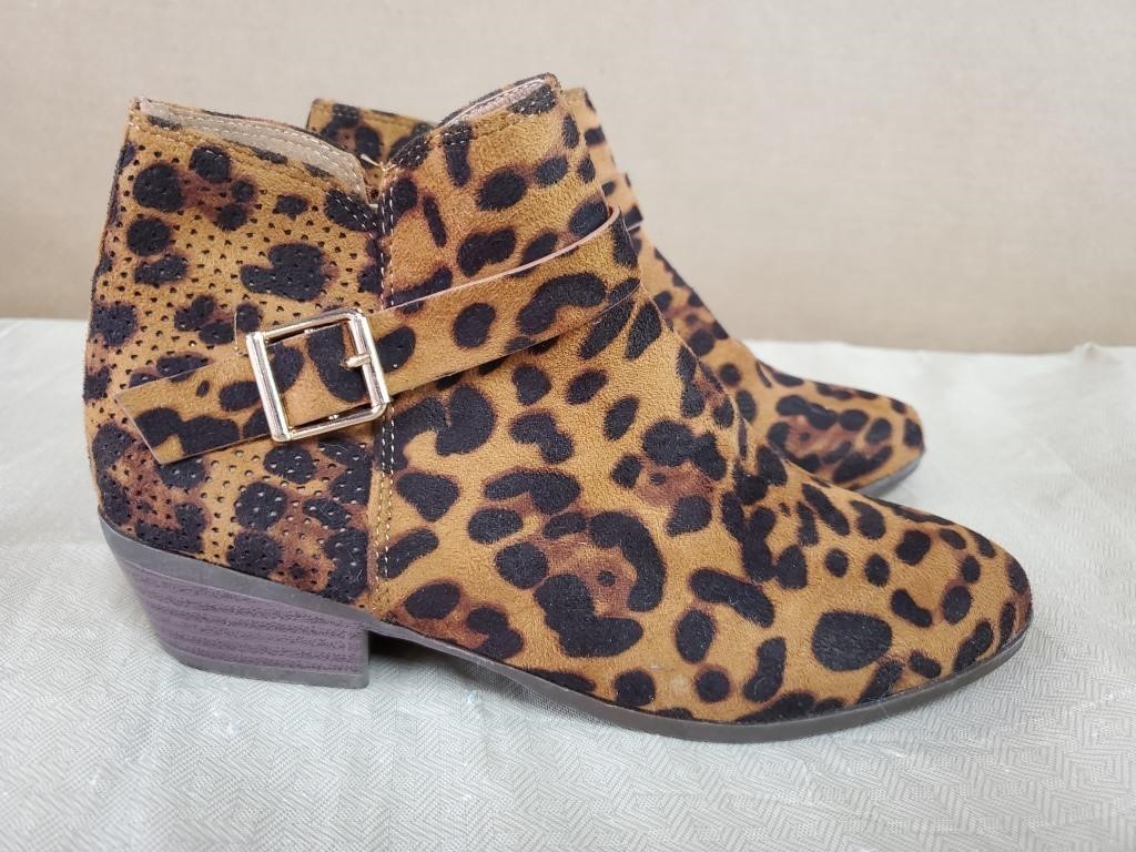 Lovmark leopard ankle boots. Size 6.5. Great