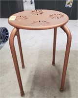 SMALL METAL OUTDOOR SIDE TABLE