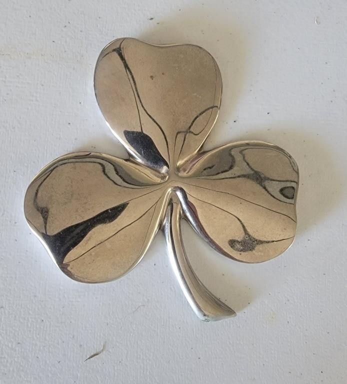 Silver Clover Decor