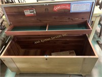 Genuine Lane cedar chest, felt lined pop up