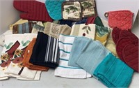 Very Clean or New Dish Towels, hot pads & Mits