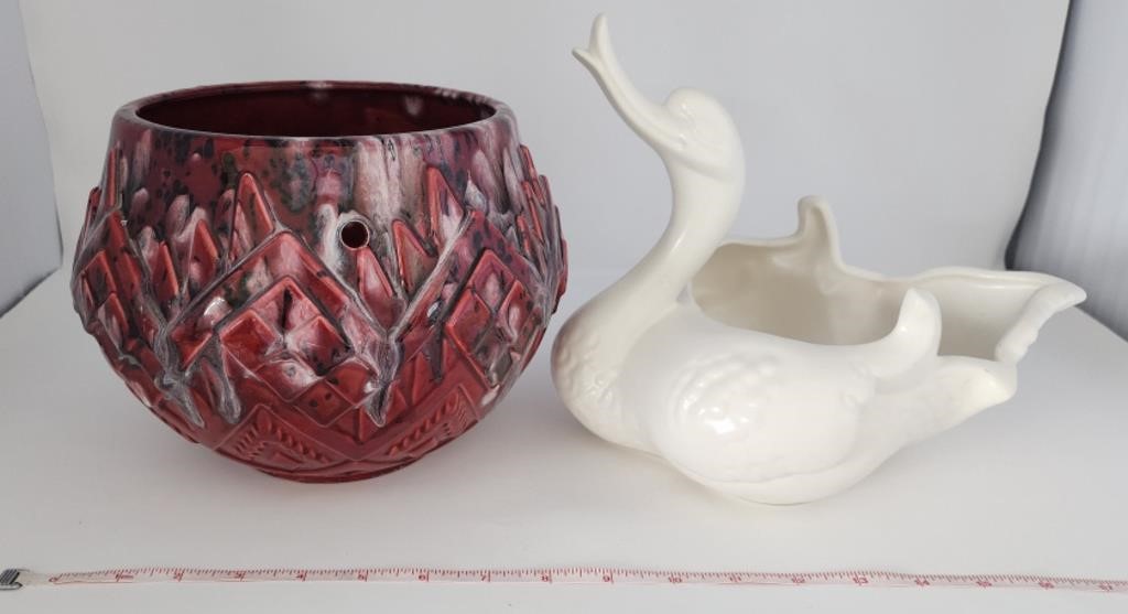 Hull  figural Swan & Atlantic Mold Planters