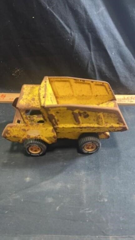 Vintage Tonka Toy dump truck hoot n hauler metal