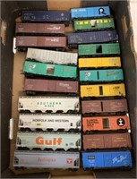 21 HO Train Cars- Bachmann & others