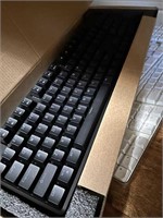 LOT OF COMPUTER KEYBOARDS