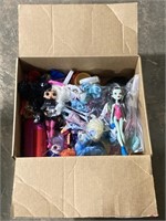 (JT) Box of Monster High & LOL Surprise OMG