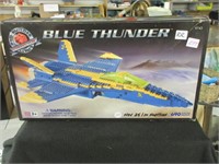 Mega Blocks Pro Builder Blue Thunder Jet 690pc