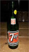 Vintage 7-Up 10 fluid ounce pop bottle