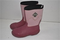 Youth Muck Boots Size 6