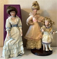 D - LOT OF 2 COLLECTIBLE DOLLS (B36)