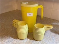 Vintage Tupperware Pitcher Measuring Cups