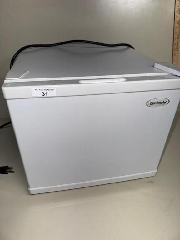 Chefmate Mini Fridge 14" x 15"-WORKS