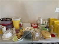 A Ginormous Amount of Tupperware !