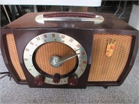 Vintage Zenith Radio - It Works