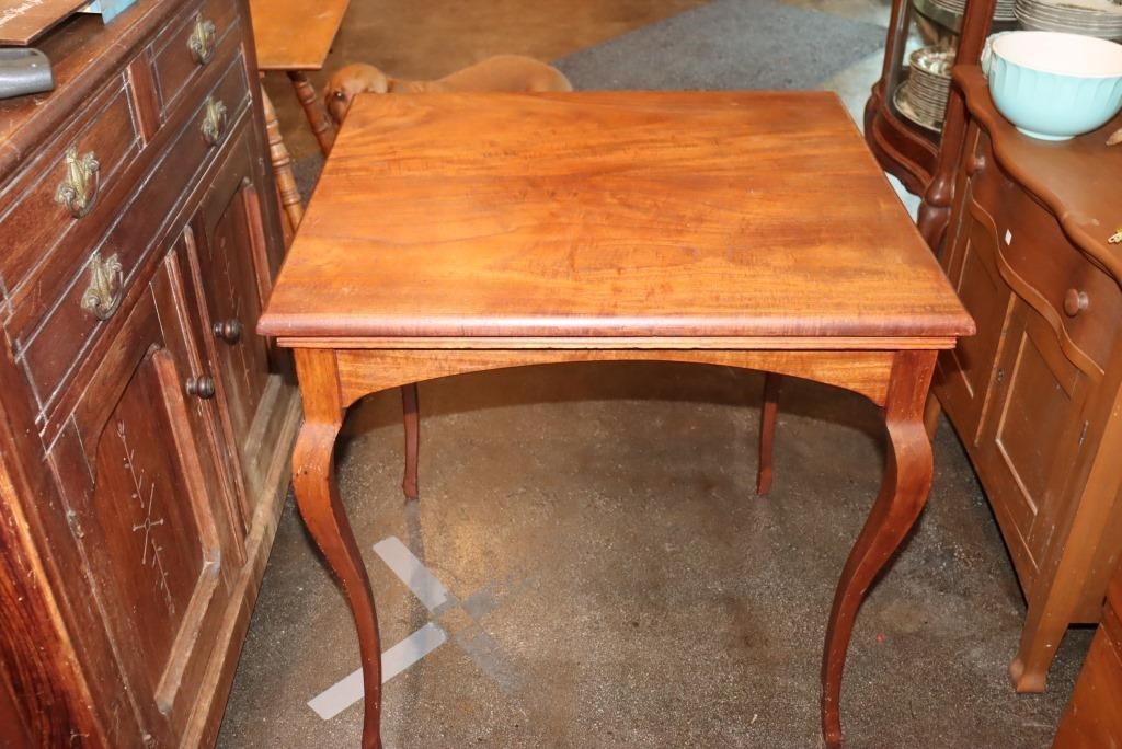 Mahogany parlor table 29" X 26.5" X 30.25"