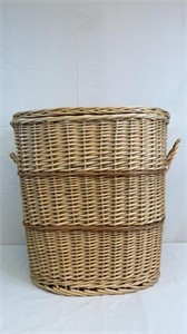 WICKER CLOTHES HAMPER WITH DOUBLE HANDLES