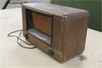 Vintage Airline AM Radio, Approx 14"x7"x10"