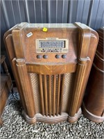 Vintage floor radio Philco as-is