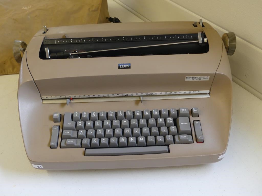 IBM VINTAGE ELECTRIC TYPE WRITER