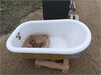 Claw foot bath tub