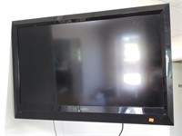 Vizio E371VL TV/ Monitor w/ Wall Mount 36x24