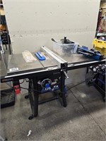 Delta table saw w/ lots of accessories