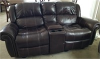 Super Nice Reclining Love Seat w/ Middle Storage