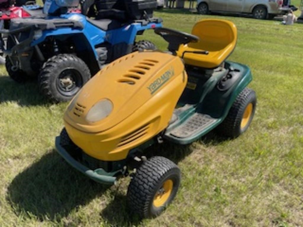 YARDMAN 42" LAWN TRACTOR