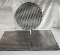 Hot trays and metal circle