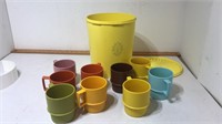 Tupperware and cups