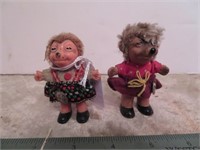 Pair Souvenir Hedgehog Figures